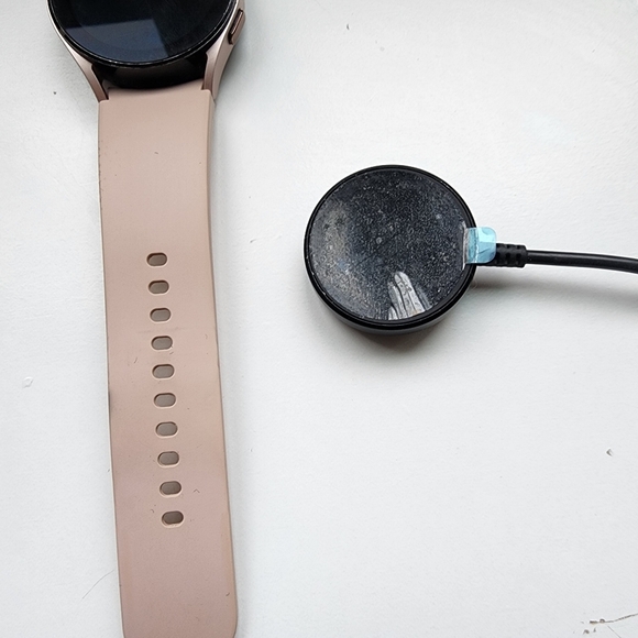 Samsung and Smartwatch with Circular Display and Adjustable Strap Size M 20mm - Picture 10 of 13